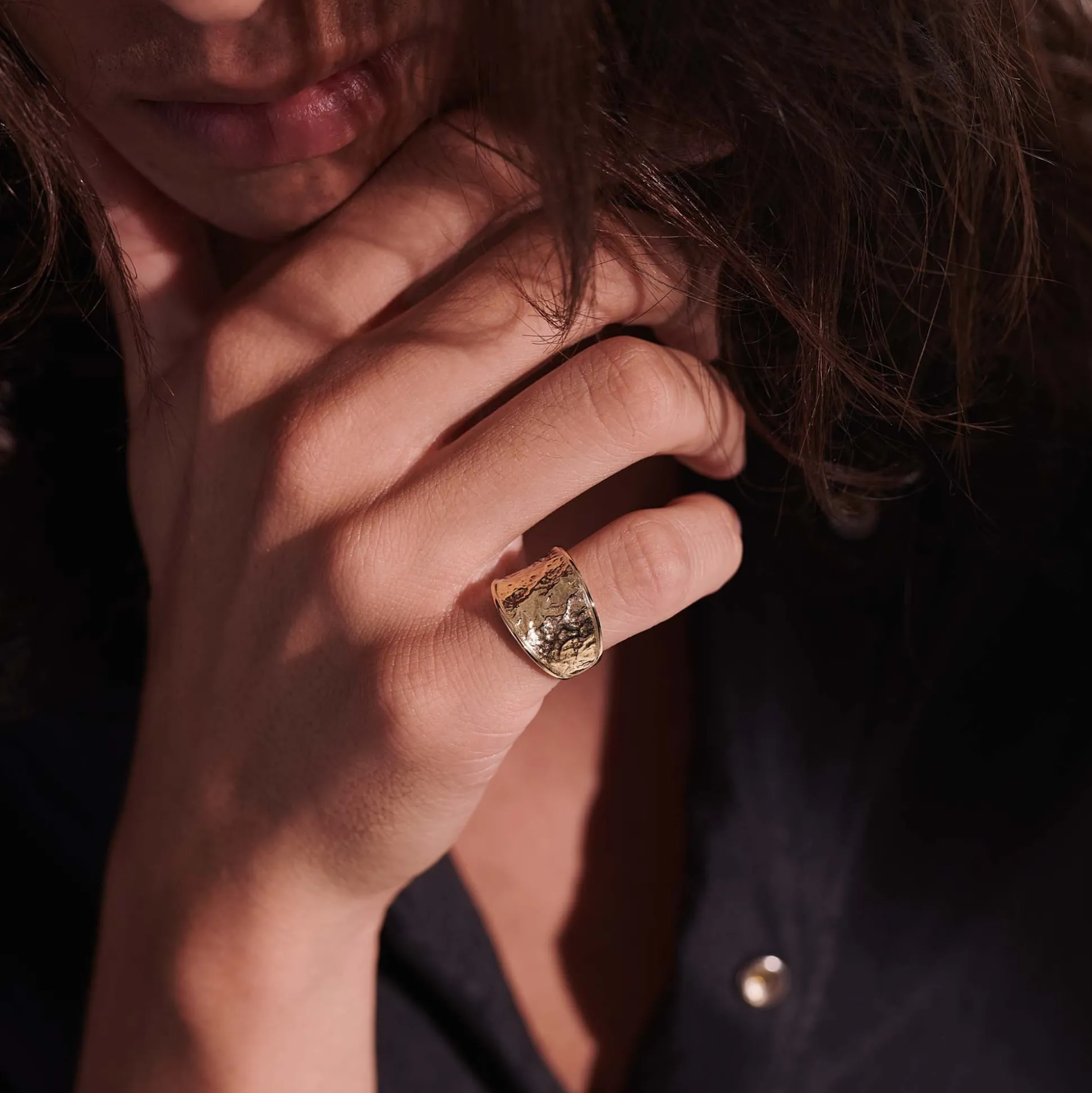 Women John Hardy Statement^Texture Saddle Ring, Gold